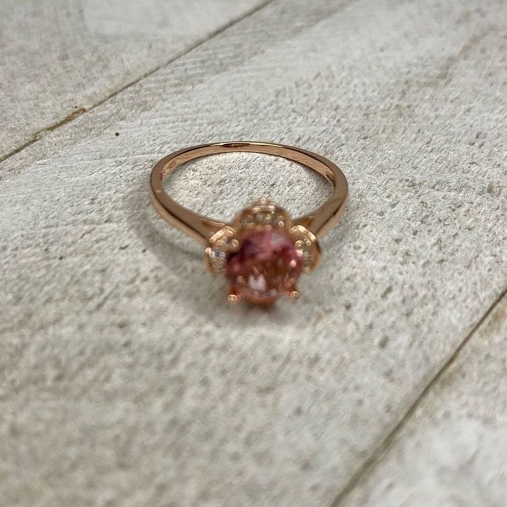 NWOT Charmed aroma rose gold flower ring